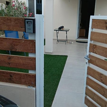 Universe House Dromolaxia Phòng bức ảnh